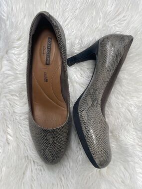 Clarks Collection soft cushion Gray Snake-Print Mid Heel Pumps